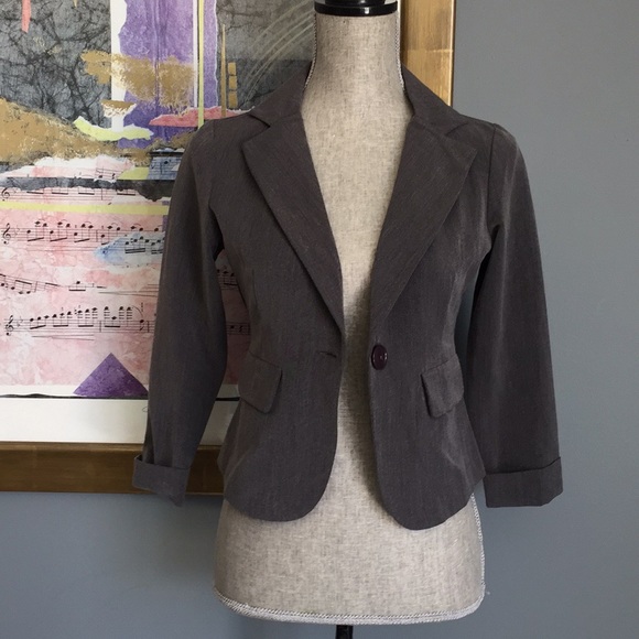 NEW Flirtatious Cropped Lined Gray Blazer - Picture 2 of 4